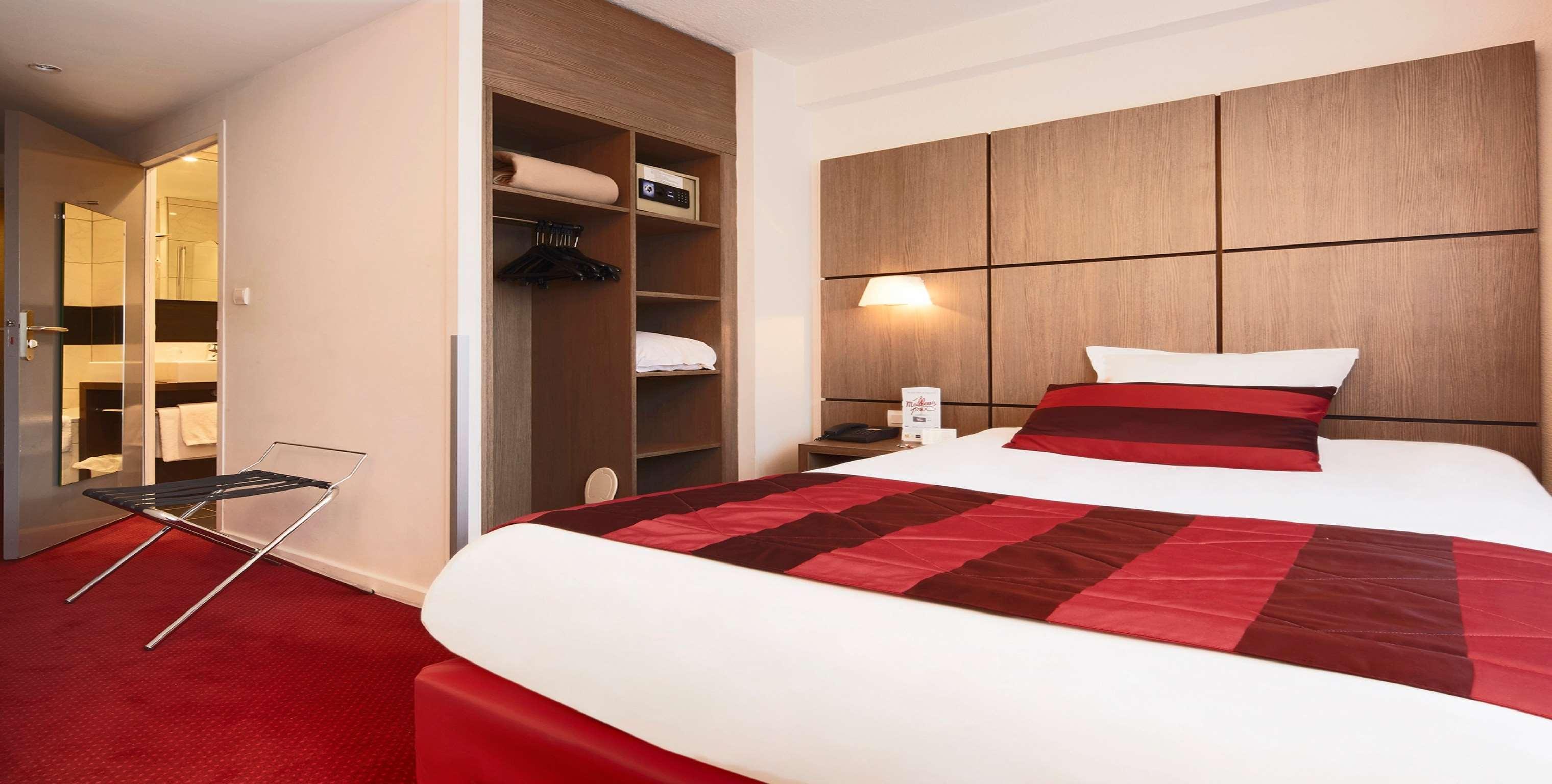 กีริอาด เกรนอบล์ ซองทร์ Hotel เกรอน็อบล์ ภายนอก รูปภาพ