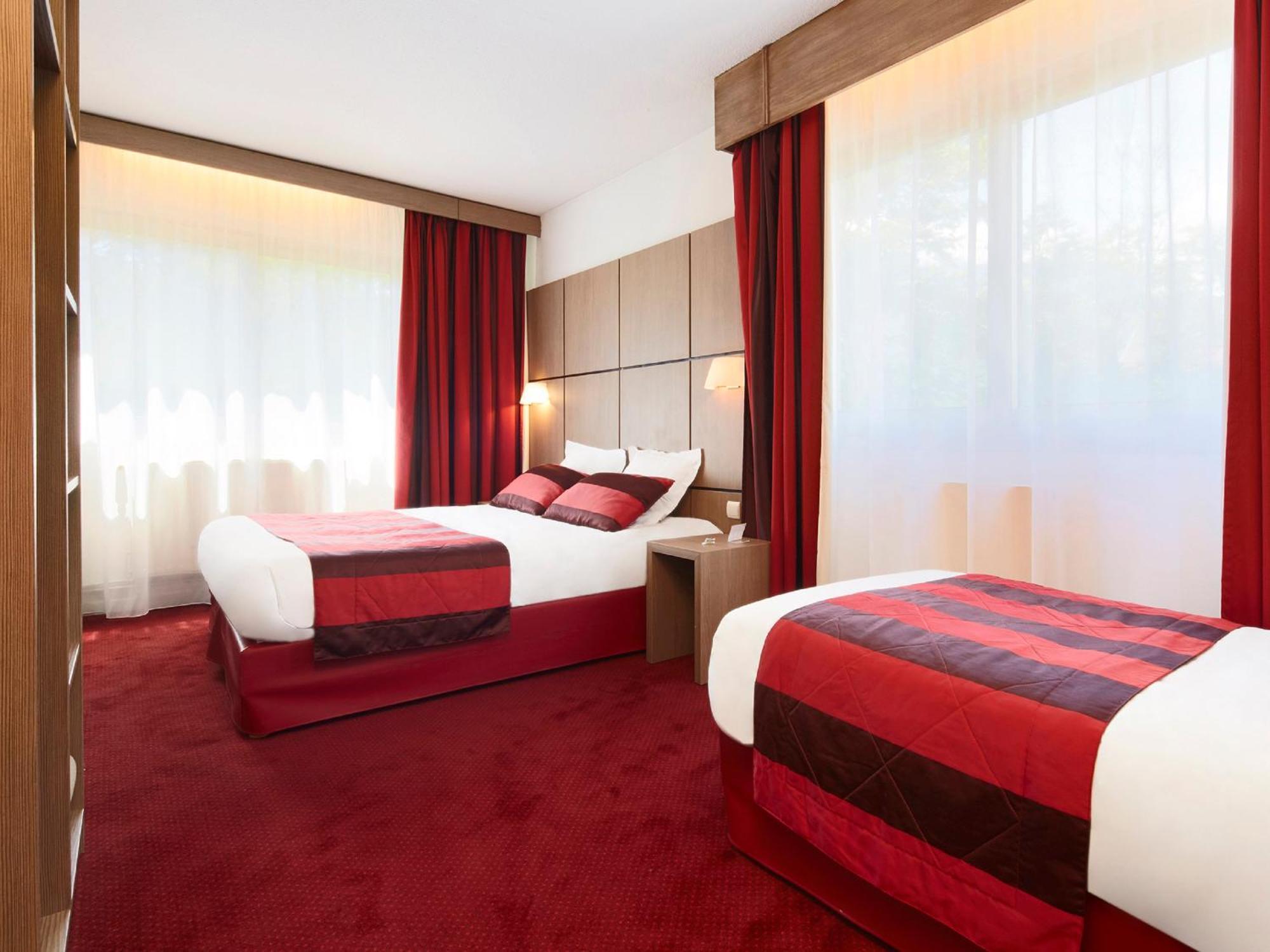 กีริอาด เกรนอบล์ ซองทร์ Hotel เกรอน็อบล์ ภายนอก รูปภาพ